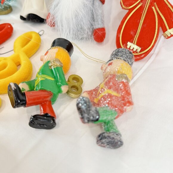 Lot Of 18 Vintage Christmas Holiday Ornaments & Brush Tree Decor Flocked Plastic - Picture 7 of 9